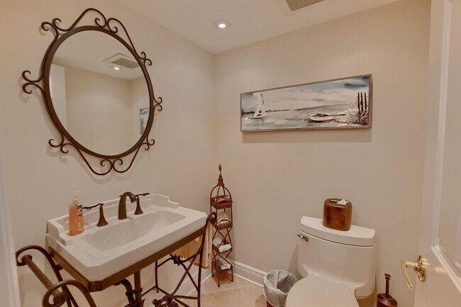 Building Photo - 6748 Willow Wood Dr