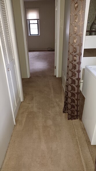 Building Photo - 120 Watkins Ave