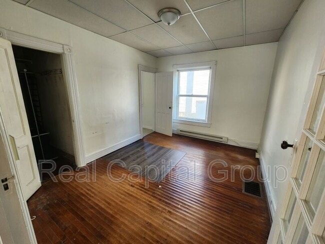 Building Photo - 76 Crandall St