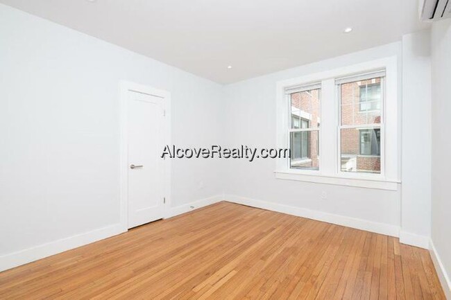 Building Photo - 17a Forest St