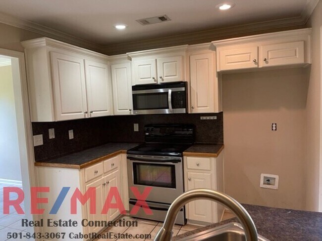 Building Photo - Sorry No Smoking and Pets Permitted with R...