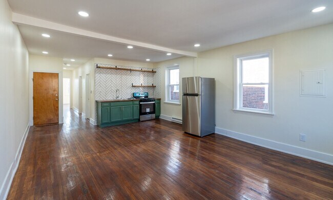 Building Photo - 5003 Pine St