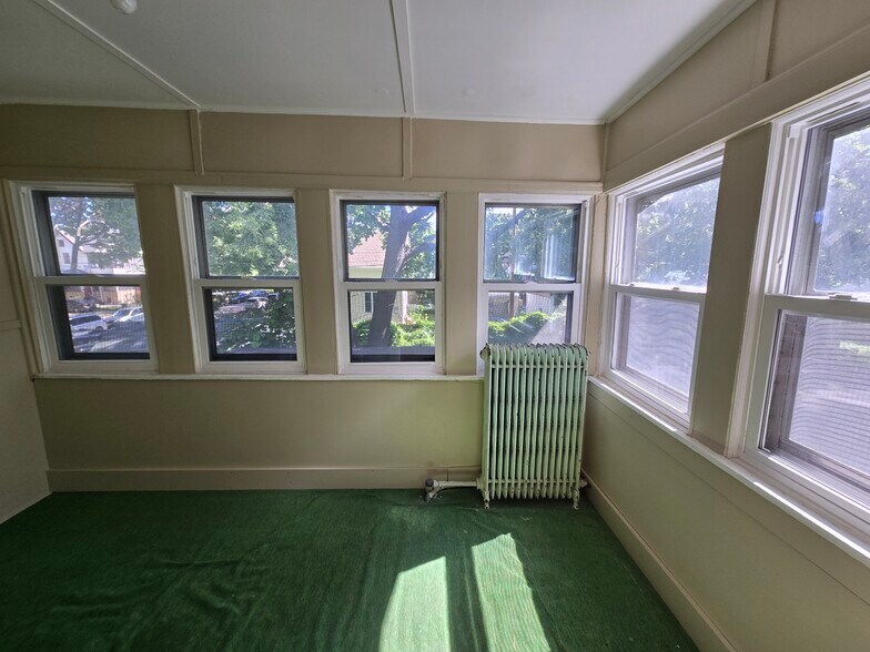 Building Photo - 1054 14th Ave SE
