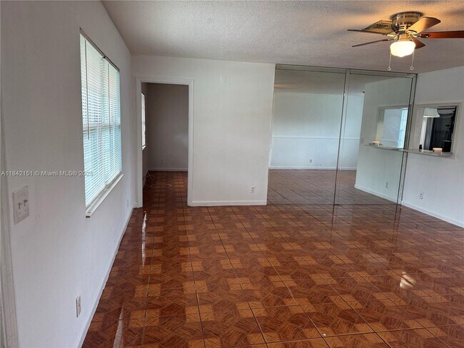 Building Photo - 717 SW 79th Ave