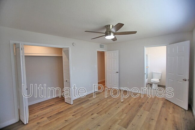 Building Photo - 4129 E Bluefield Ave