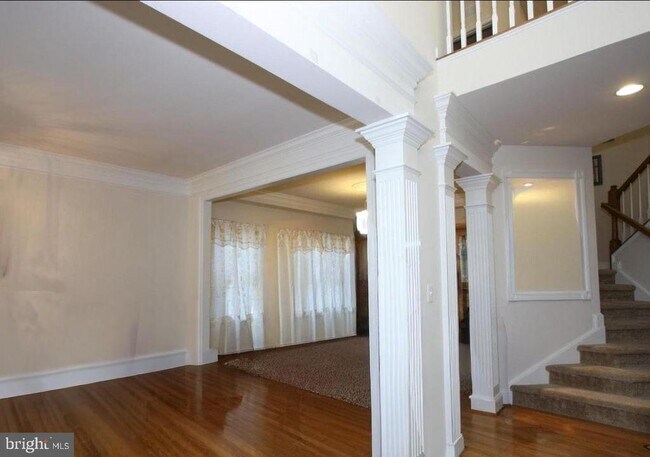 Building Photo - 612 Samantha Ct