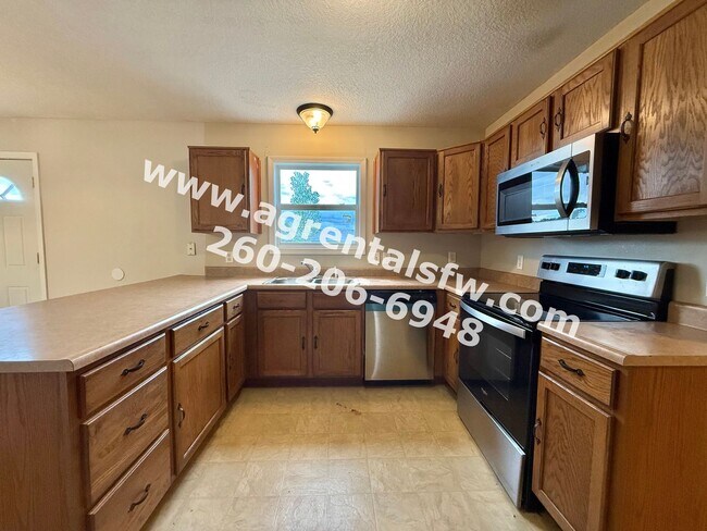 Building Photo - 3 Bedroom House - $300 off first months rent