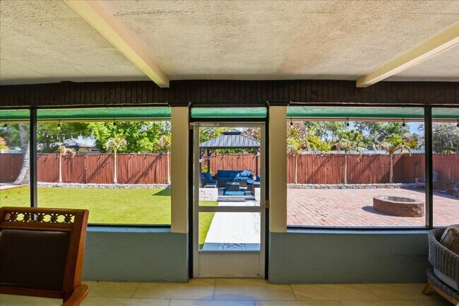 Building Photo - 1326 SW Bartell Ave