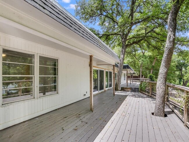 Building Photo - 2903 Edgewater Dr