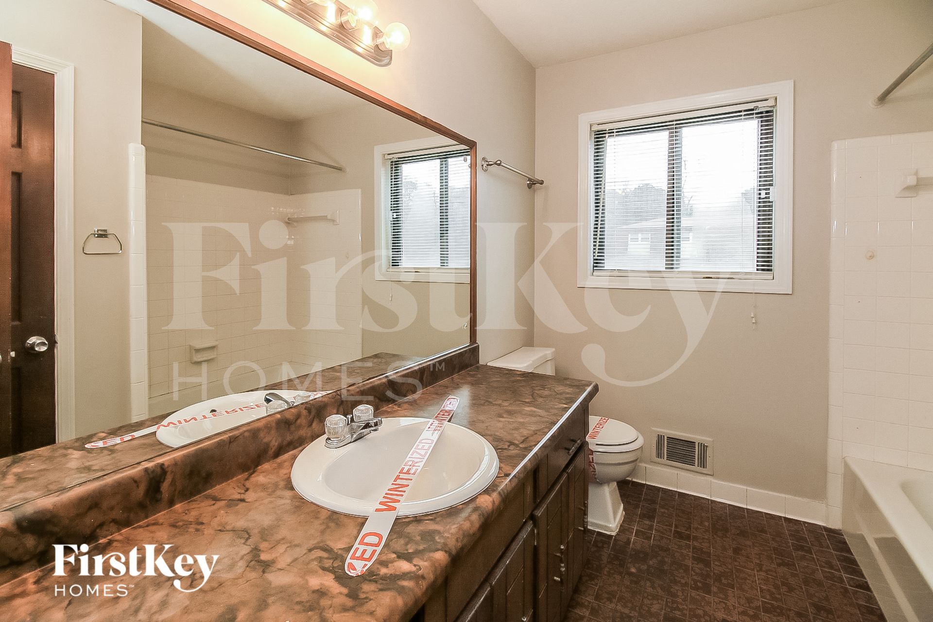 Building Photo - 1592 Envoy Pl