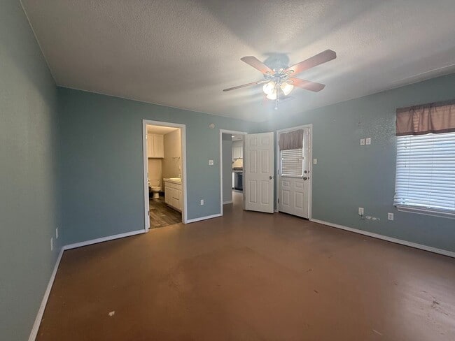 Building Photo - 609 Montwood Ct