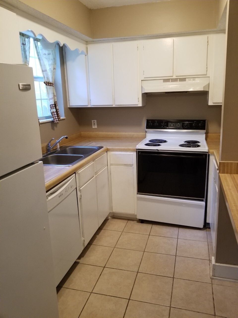 Building Photo - 5515 country dr, apt 36