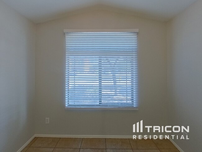 Building Photo - 3426 W Wayland Dr