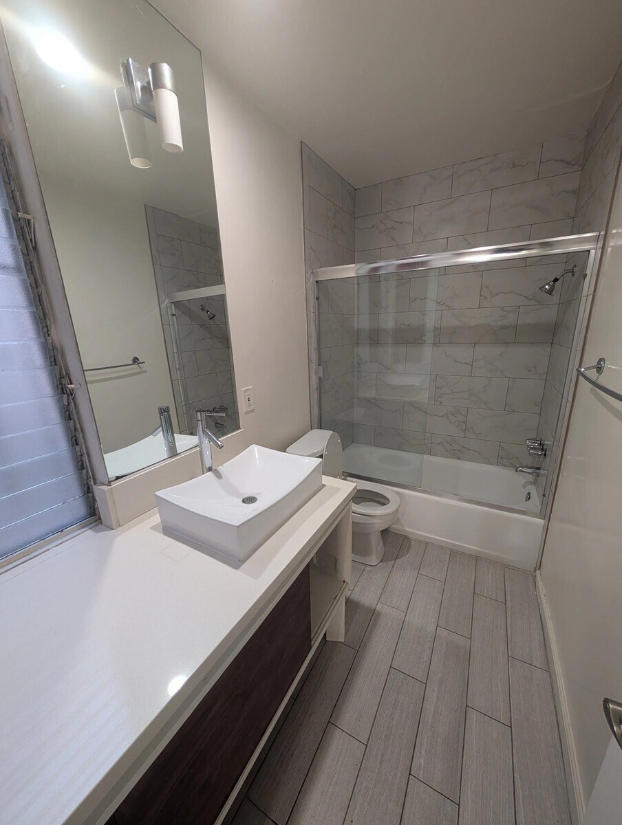 Building Photo - 4150 Hillcrest Dr