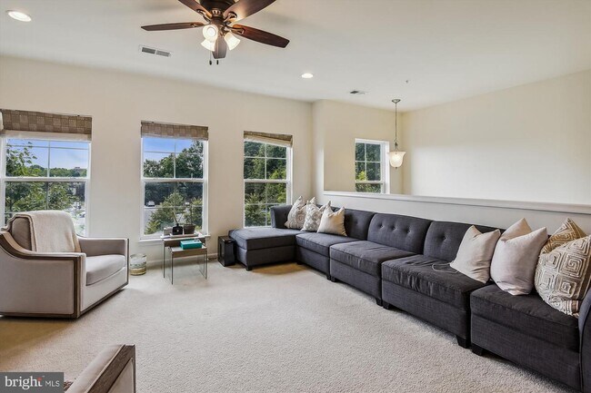 Building Photo - 3028 Rittenhouse Cir