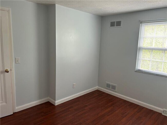 Building Photo - 5046 Harvest Ln