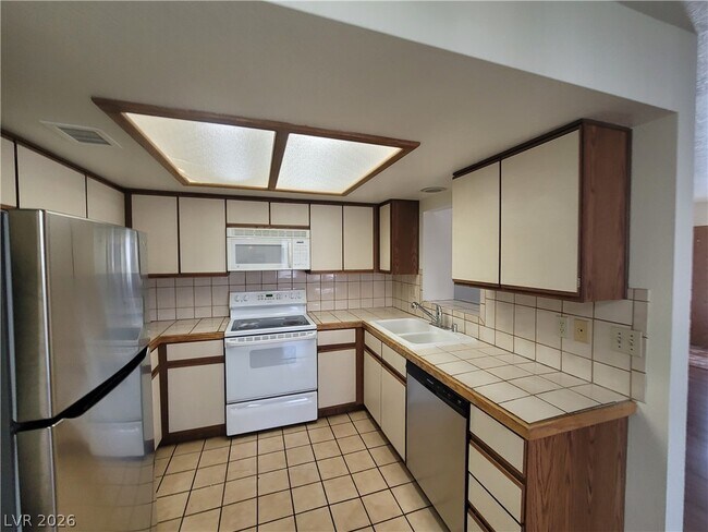 Building Photo - 1321 Del Mar St