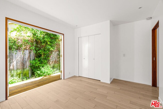 Building Photo - 2425 Cloy Ave