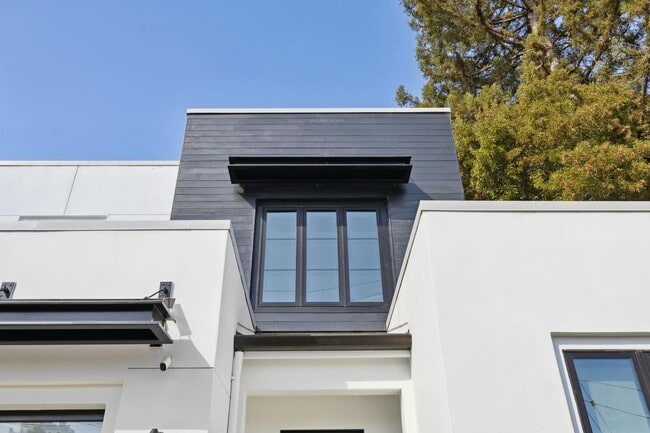 Building Photo - Luxurious Modern Single Family Home in West Menlo Park Available Now!
