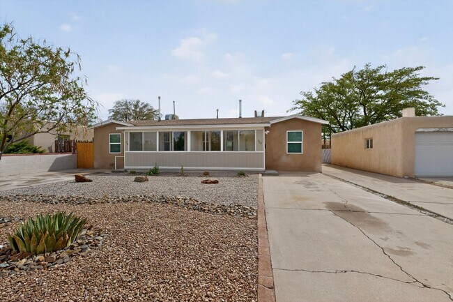 Building Photo - 714-714 Madison St NE