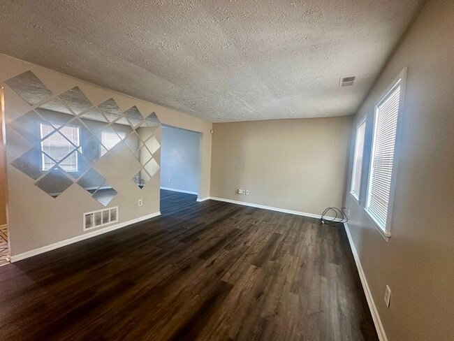 Building Photo - 6340 Commons Dr