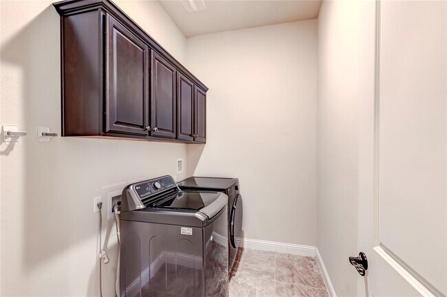 Building Photo - 16009 Jeffs Ln