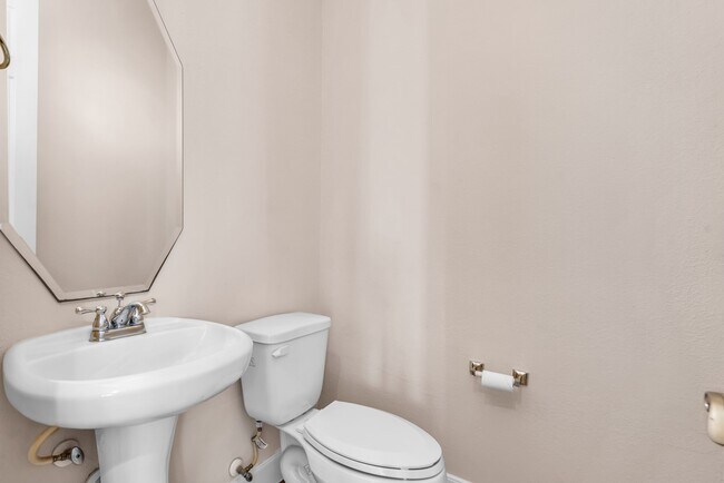 Building Photo - 1607 W Dallas St