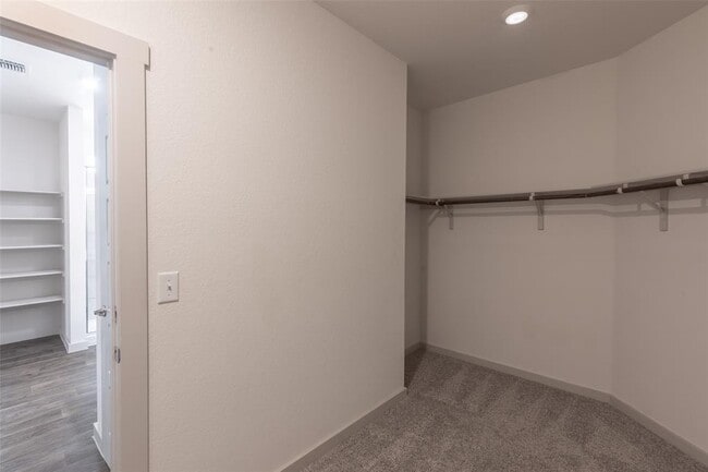 Building Photo - 2913 Louris Ln