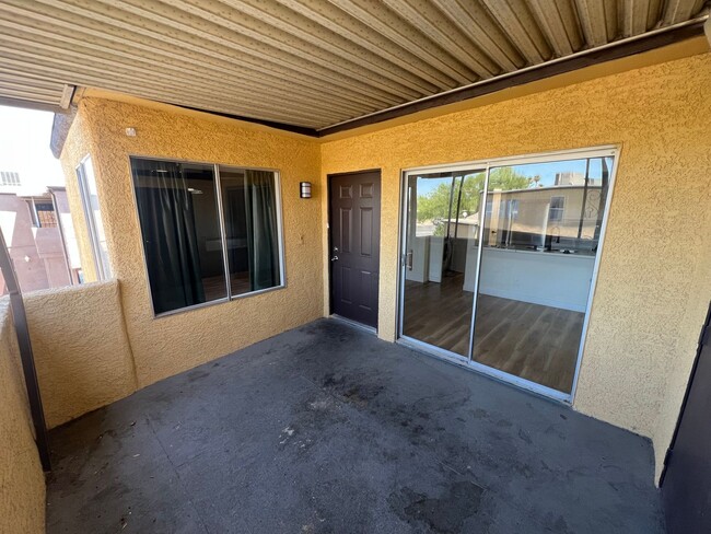 Building Photo - 1534 Hialeah Dr