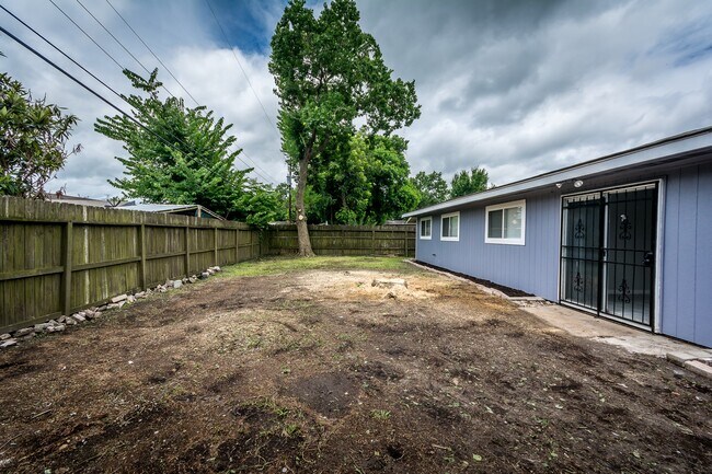 Building Photo - 4411 Knotty Oaks Trail
