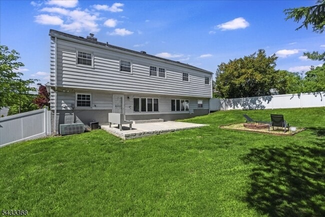 Building Photo - 32 Brantwood Pl