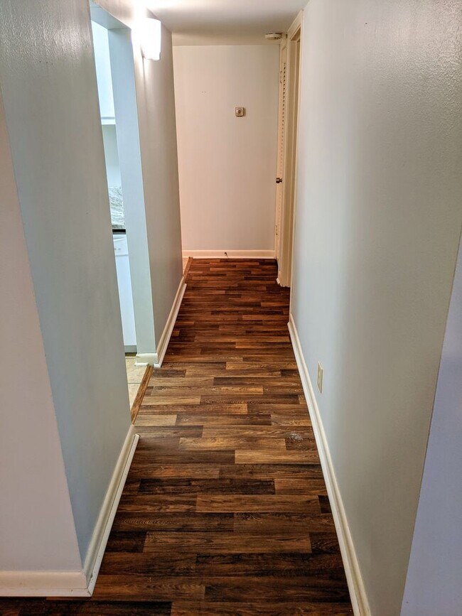 Building Photo - Greenbriar Condo for Rent!!!
