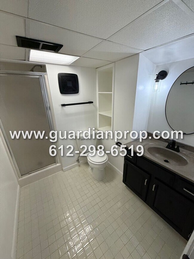 Building Photo - Fully Updated House Available Now, Office,...