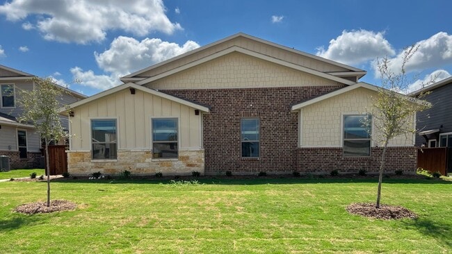 Building Photo - GORGEOUS 2 BEDROOM FOUR PLEX LOCATED IN MI...