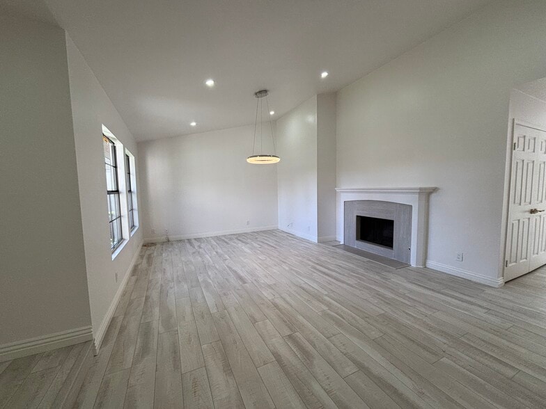 Building Photo - 1220 Marble Ln