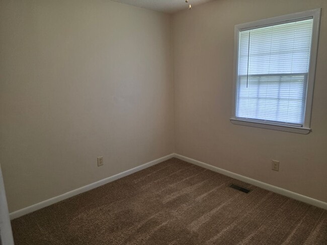 Building Photo - 4 Bedroom, 1.5 bath, 1 car garage, fenced in yard, under 25 dog may be permitted