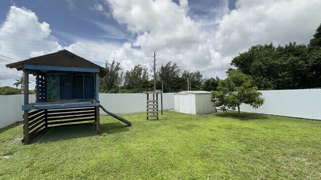 Building Photo - $2,995.00 - 3 Beds / 2 Baths, no deposit option available!