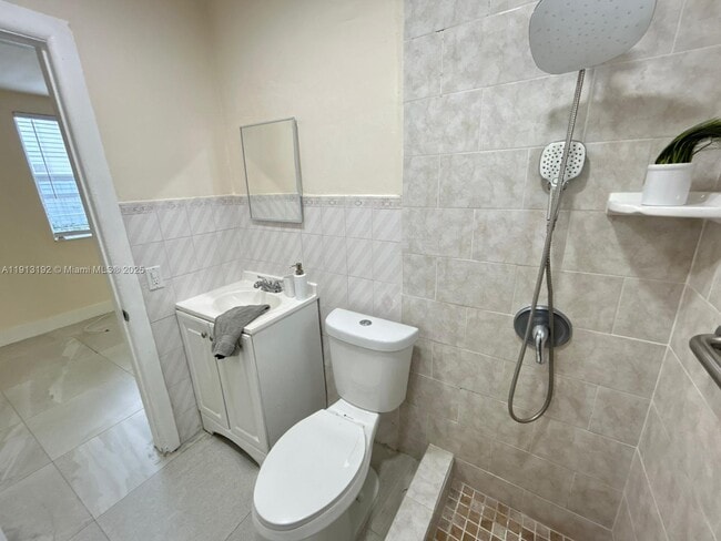 Building Photo - 610 E 8th Ave