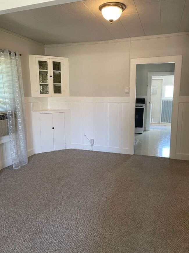 Building Photo - 2 bedroom 1 bath Brea $3200