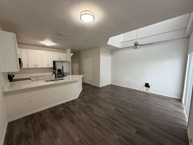 Building Photo - 2019 Claudia Ln