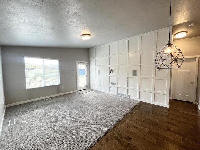 Building Photo - 621 Koins Way