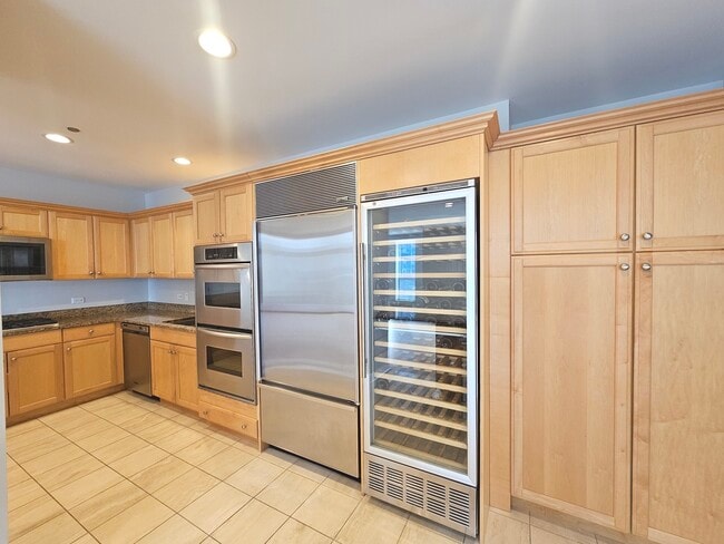 Building Photo - 415 E North Water St