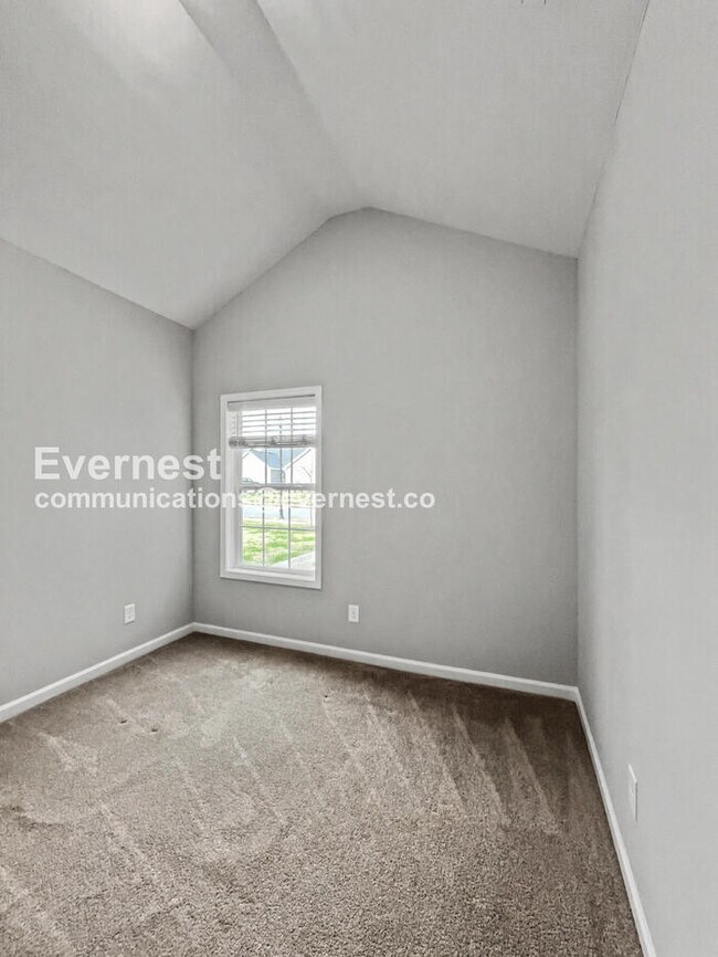 Building Photo - Limited Time Special Offer / 4 Bed, 2 Bath Home with Fenced Yard & Garage / Pet-Friendly / Vouche...