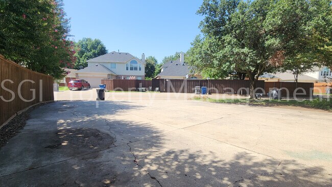 Building Photo - 329 Parkhurst Ln