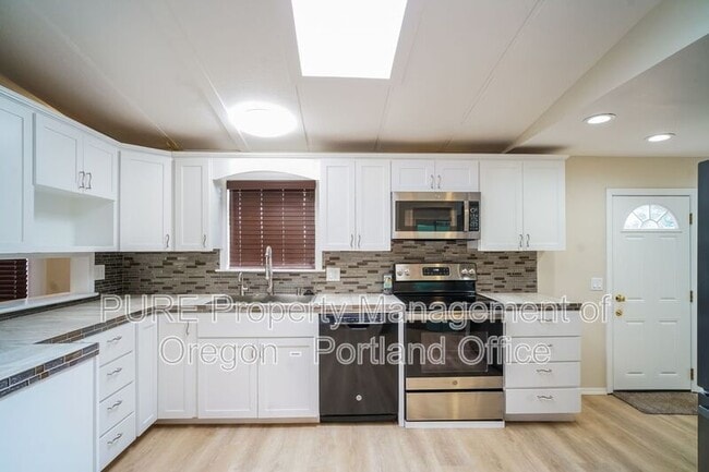 Building Photo - 14235 SW Meeker Terrace