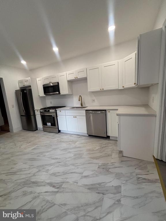 Building Photo - 624 Poplar St