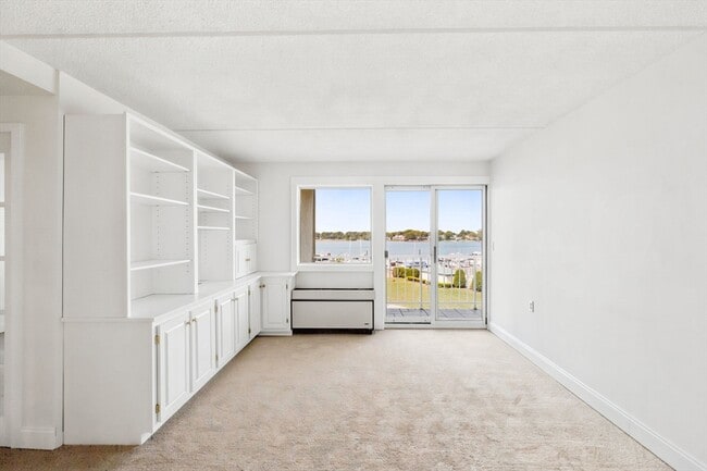 Building Photo - 100 Cove Way