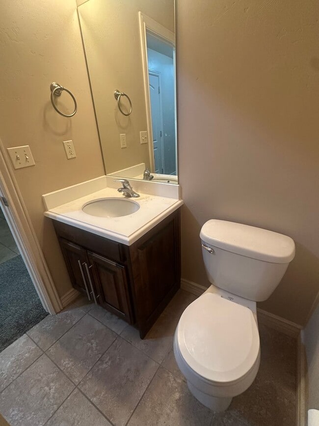 Building Photo - Beautiful South Jordan Home!!!