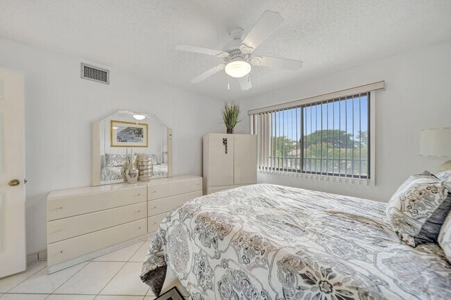 Building Photo - 9485 N Belfort Cir