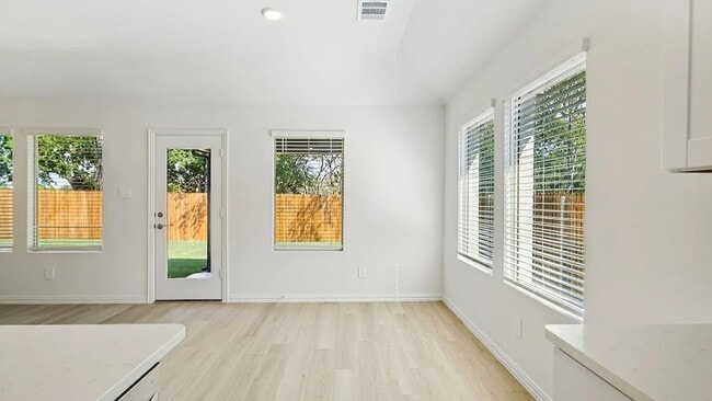 Building Photo - 710 Edgehurst Dr